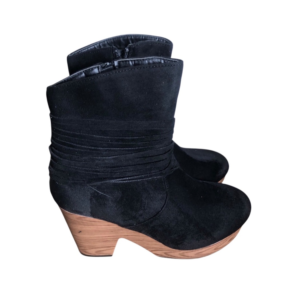 Pierre Dumas faux suede wood heel booties Sz 6. NEW